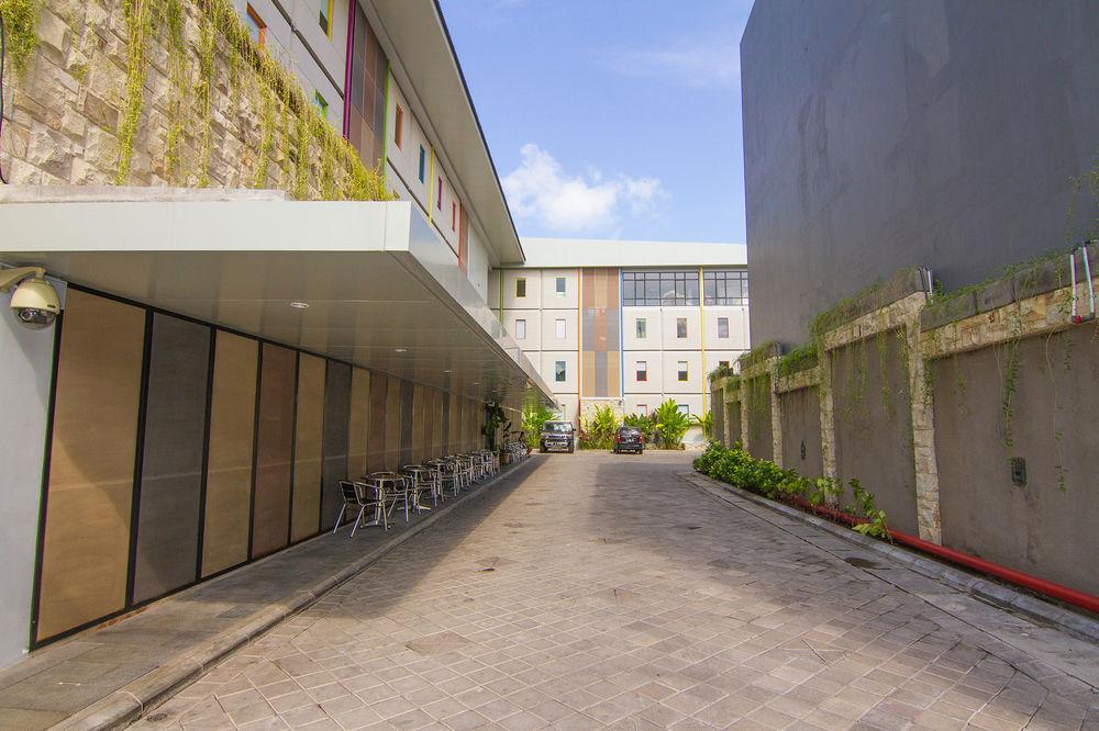 Urban Styles Hitz Kuta Hotel Kuta  Exterior photo