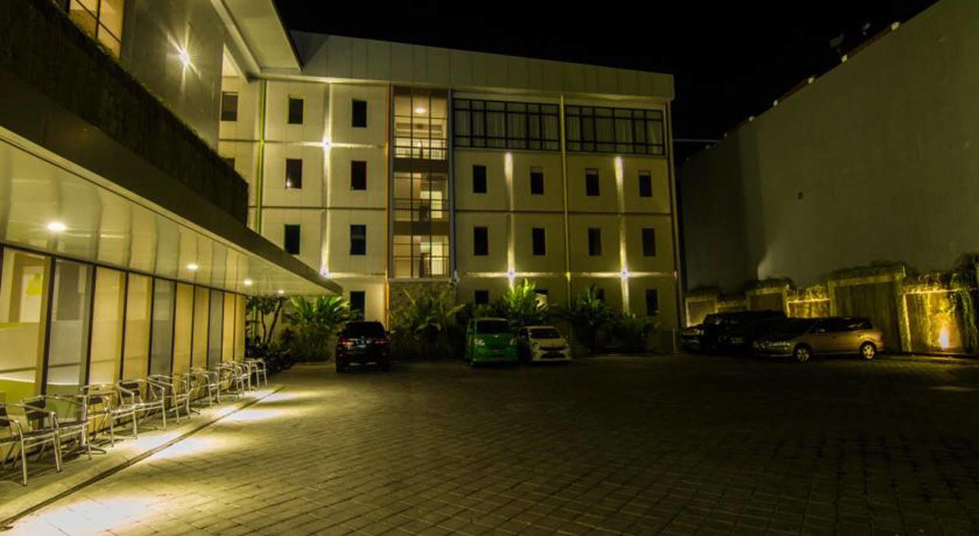 Urban Styles Hitz Kuta Hotel Kuta  Exterior photo