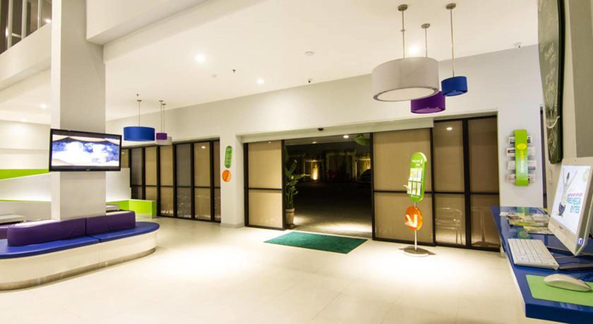 Urban Styles Hitz Kuta Hotel Kuta  Exterior photo