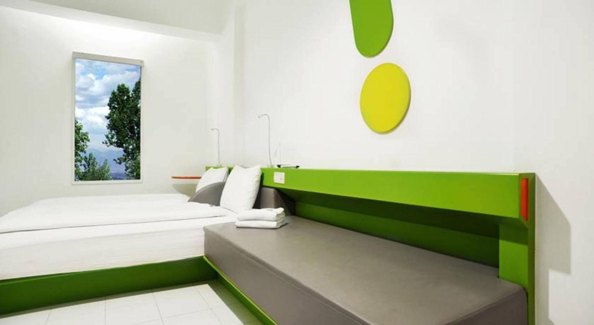 Urban Styles Hitz Kuta Hotel Kuta  Exterior photo